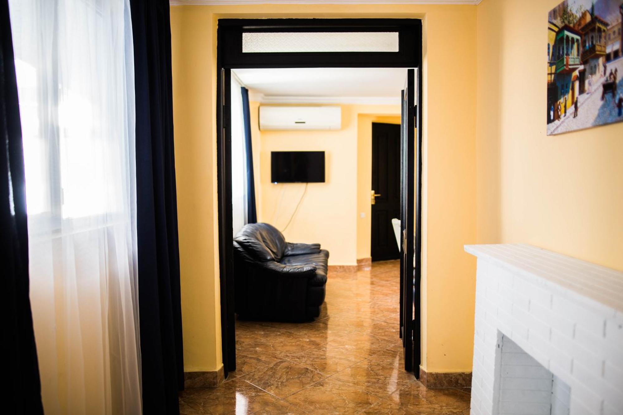 Central Apart-Hotel Batumi Phòng bức ảnh