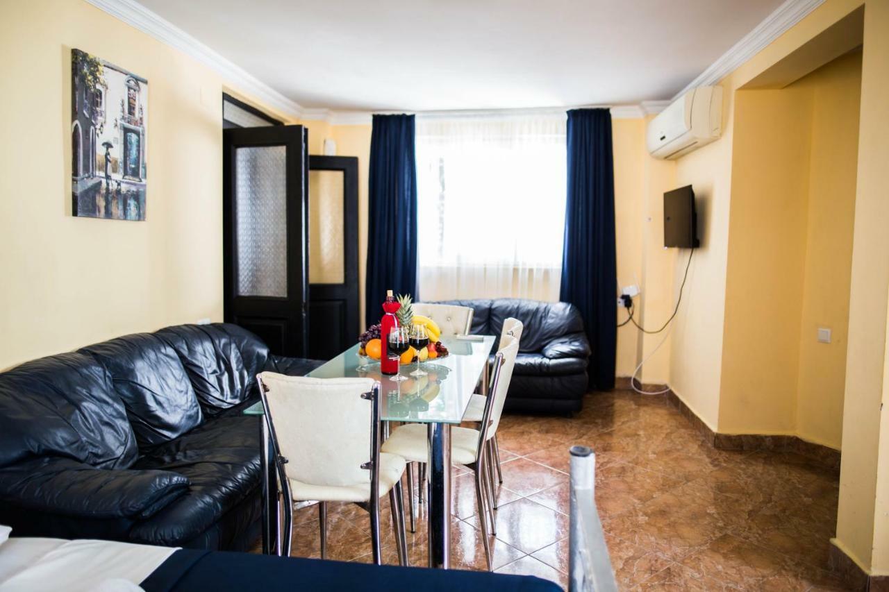 Central Apart-Hotel Batumi Ngoại thất bức ảnh